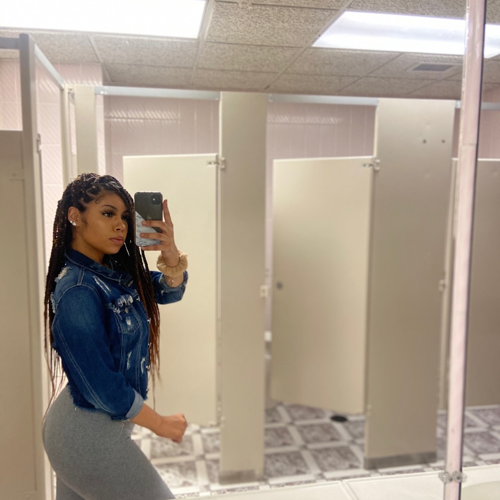 Meet your Posher, Maya